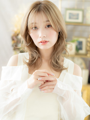 外国人風イヤリングカラーモテ髪くびれミディ　韓国風巻き