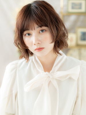 レイヤーボブパーマ前下がりウルフミディアム　細めハイライト