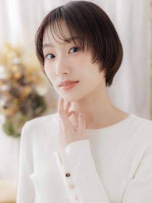 小顔シースルーバングショートカットレイヤー　マロンベージュ