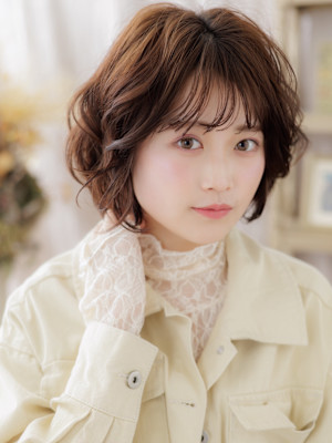 大人ガーリーふわふわボブ小顔デジタルパーマ　フェザーショート