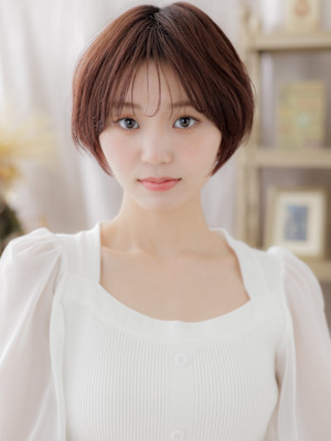 チェリーレッド前下がりミニウルフショート　フェザーショート