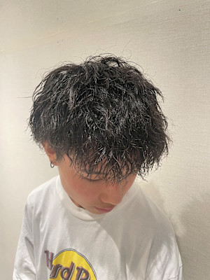 縦落ちツイストパーマスタイル