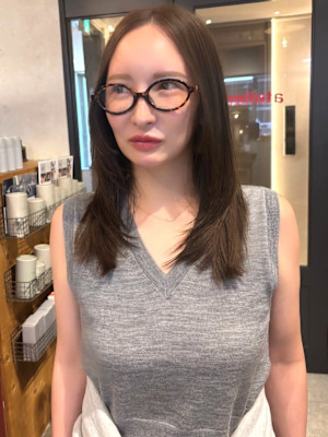 前髪無し レイヤーカット 髪質改善 くすみベージュ 30代