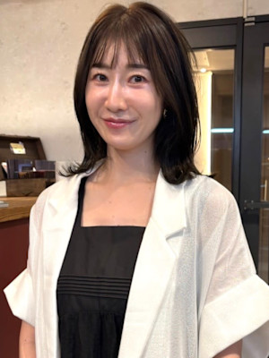 艶髪 髪質改善 顔周りカット 外ハネ ナチュラルブラウン 