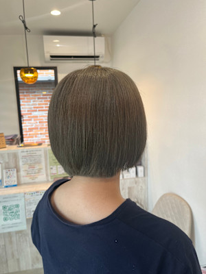 オリーブグレージュ