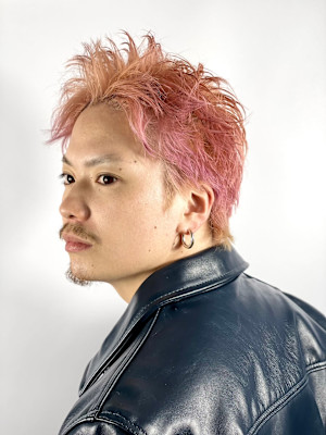 ピンクカラー×スパイキーショート