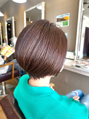 大人ショート細めハイライト白髪ぼかしくすみカラー40代50代