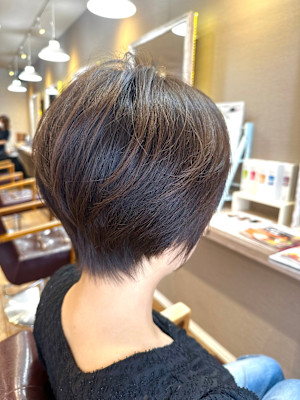 30代40代50代ショート白髪ぼかし細めハイライトショート