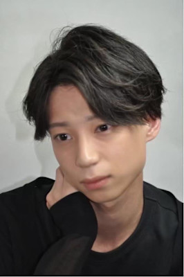 センターパートスタイル