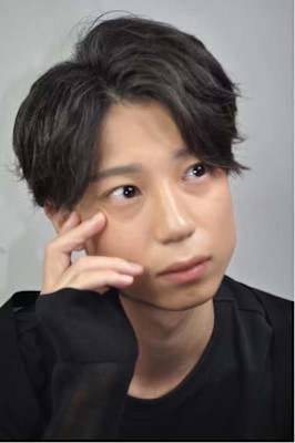 センターパートスタイル