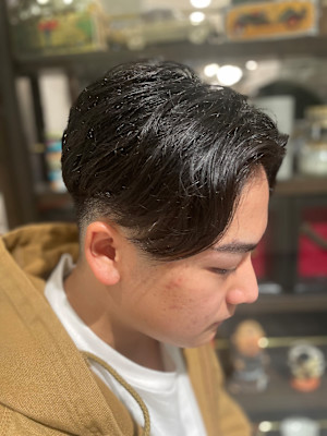 ナチュラルセンターパート×フェードスタイル