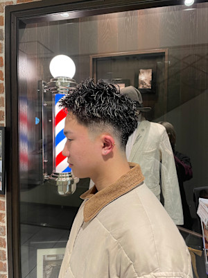 ショートパーマスタイル×フェードカット