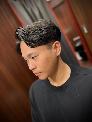 センターパートスタイル