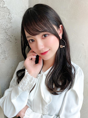 後れ毛が可愛い顔周りハイレイヤーロングチェリーブラウン 