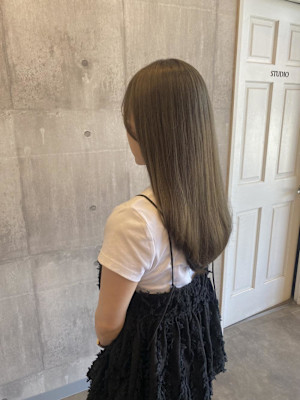 グレーベージュ《ARCH CHIAKI》