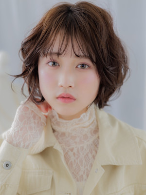 大人ガーリーふわふわボブ小顔デジタルパーマ　細めハイライト