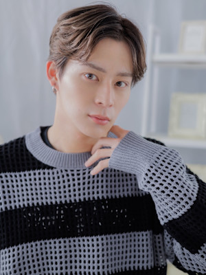 アップバングくせ毛風モテ髪メンズコンマヘア　フェザーショート