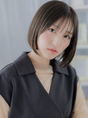 艶髪オリーブアッシュ切りっぱなしミニボブ　マロンベージュ