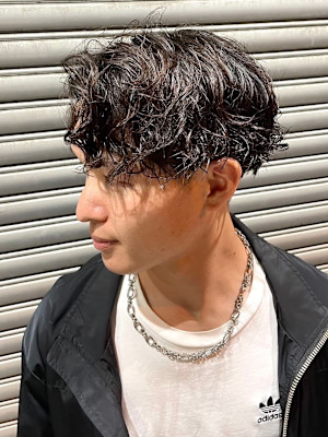 センターパートパーマスタイル