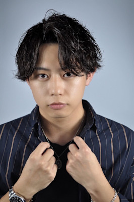 ツイストスパイラルパーマ×センターパート