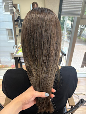 オリーブベージュ