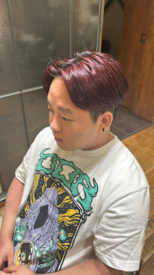 ２ブロ　センターパート　メンズカラーレッド