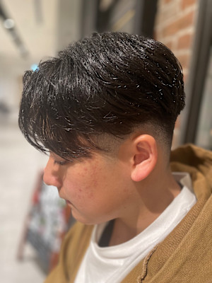 ナチュラルセンターパート×フェードスタイル