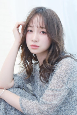 セミロング×アイスグレージュ