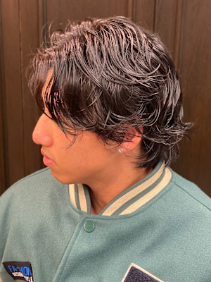 センターパート×パーマスタイル