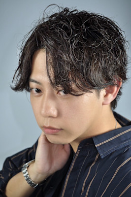 ツイストスパイラルパーマ×センターパート