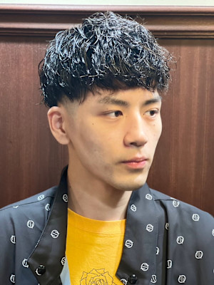 ツーブロックショート×無造作パーマ