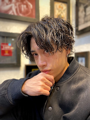 ツイストスパイラルパーマ×センターパート