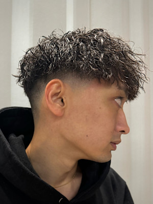 ツイストパーマ×スキンフェード