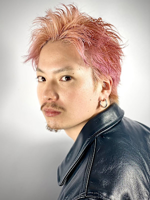 ピンクカラー×スパイキーショート