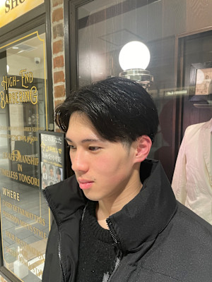 センターパートマッシュ