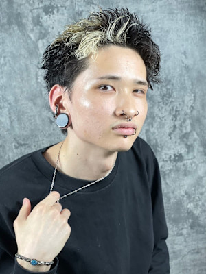 ワンポイントメッシュ×スパイキーショート