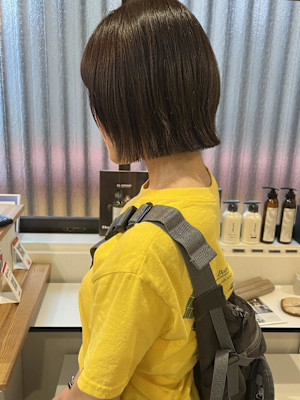 オリーブベージュ×レイヤーボブ