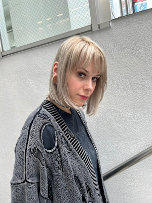シルバーブロンドボブ　Chic silver blonde 