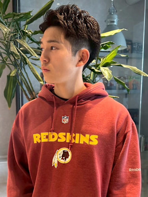 黒髪ショート ナチュラルパーマ ツーブロック アップバング