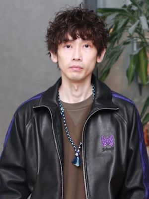 マッシュ ニュアンスパーマ 前髪あり ブラウン 無造作ヘア