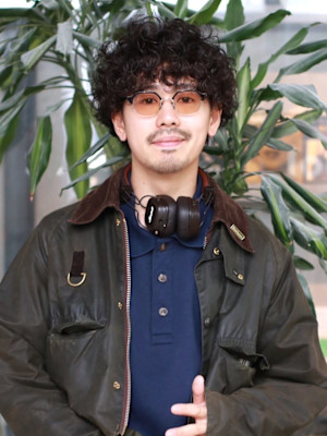 スパイラルパーマ 強め マッシュ 黒髪ミディアム  30代