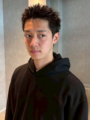 スパイキーショート 黒髪 メンズパーマ アップバング 20代