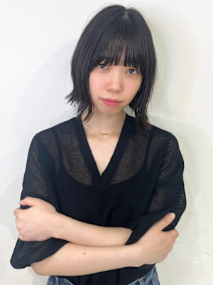 暗髪カラー グレージュ 外ハネボブ 前髪あり 20代 30代