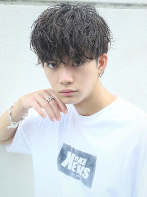 無造作前下がりマッシュ