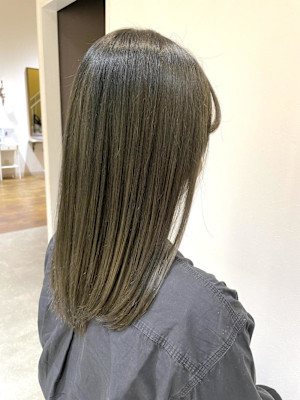 オリーブベージュ