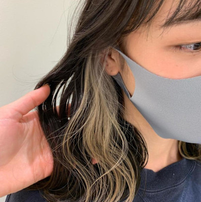 イヤリングカラー×ベージュ