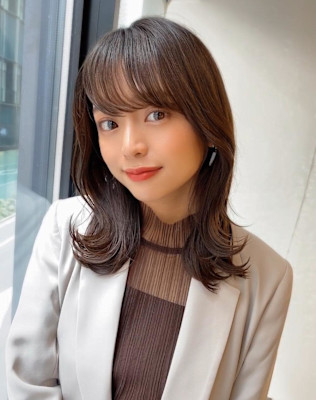 美髪ミディアムストレート寒色系カラー極細ハイライト  