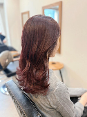 くすみレッド×やわらかレイヤー