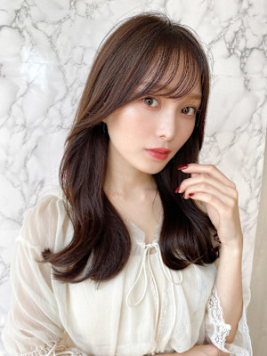 後れ毛が可愛い顔周りハイレイヤーロングチェリーブラウン
