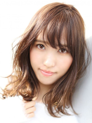 好印象間違いなしの人気のミディアムスタイル